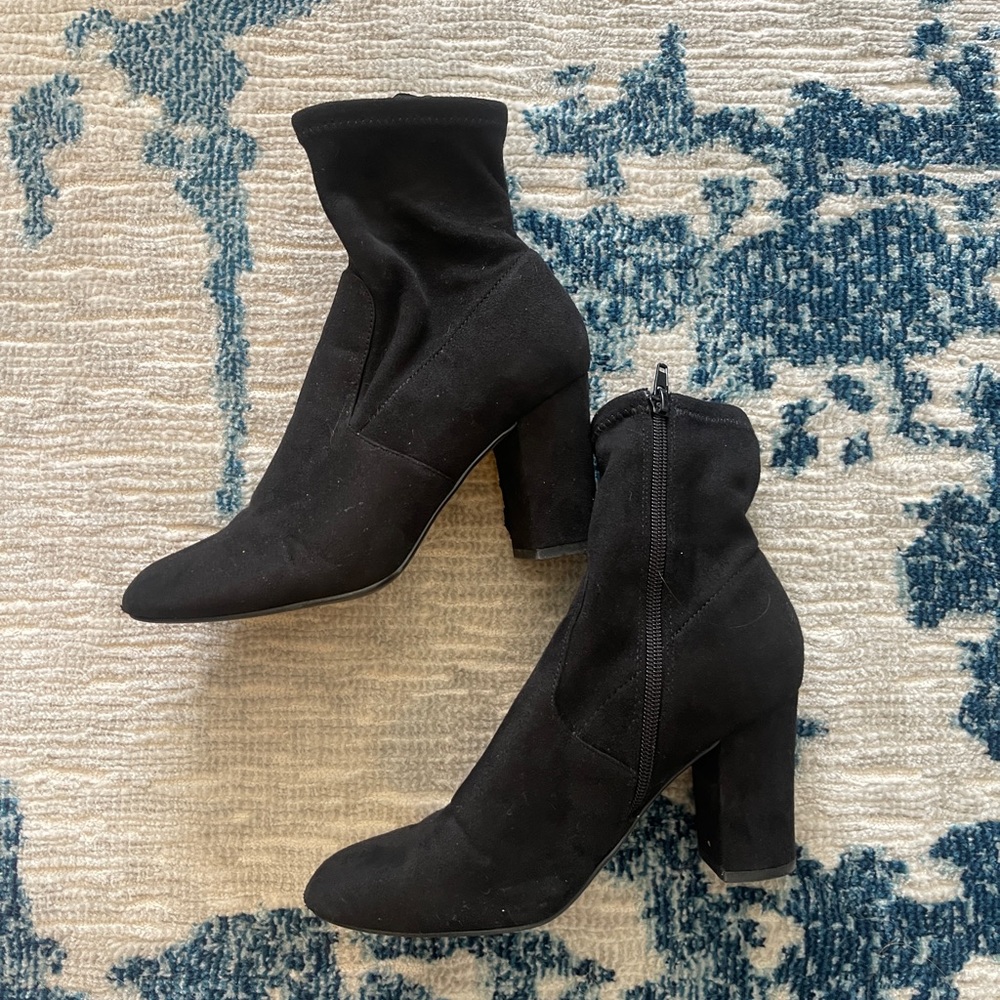 Ankle suede full zip booties size 7 black